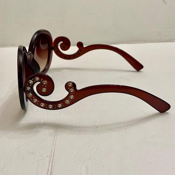 Elegant, High Fashion Brown Round Sunglasses with Rhinestones main image 12